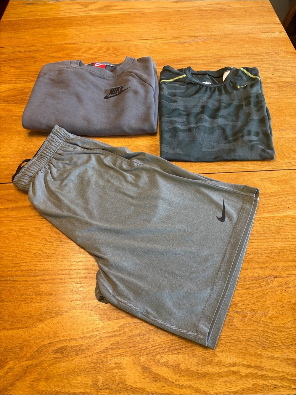 Nike Men’s Gray/Green Athletic Shorts set - Picture 4 of 15